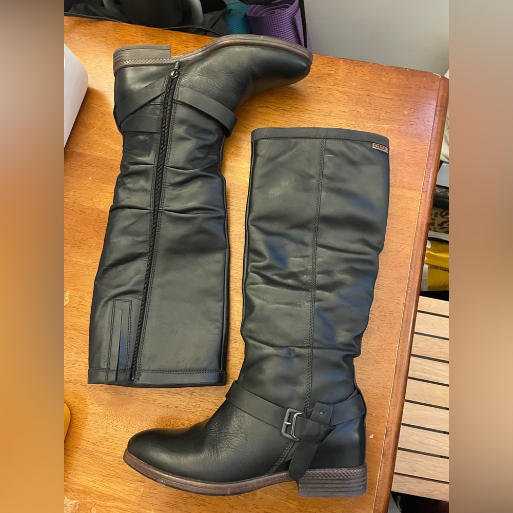 Black Knee-High Leather Boots